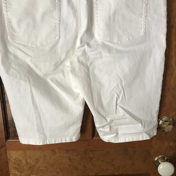 DG2 by Diane Gilman White 5-Pocket Cropped Jeans Size 18W - Picture 14 of 15